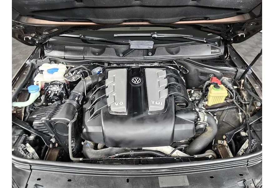 Volkswagen Touareg 3.0 TDI Tiptronic 4Motion (245 л.с.) Коричневый в АВИЛОН. Слайд №11