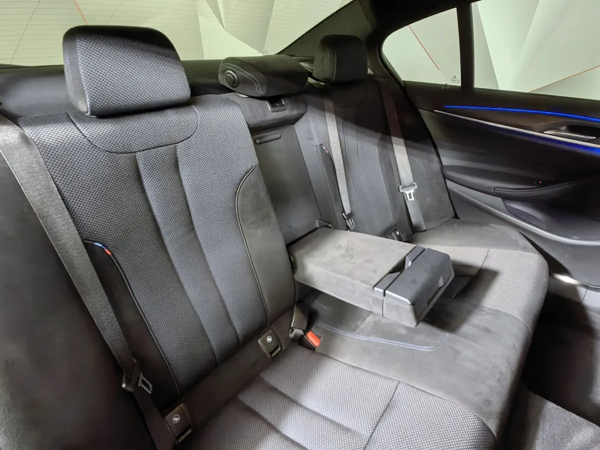 BMW 5 серия 520d xDrive Steptronic (190 л.с.) M Sport Черный в АВИЛОН. Слайд №14