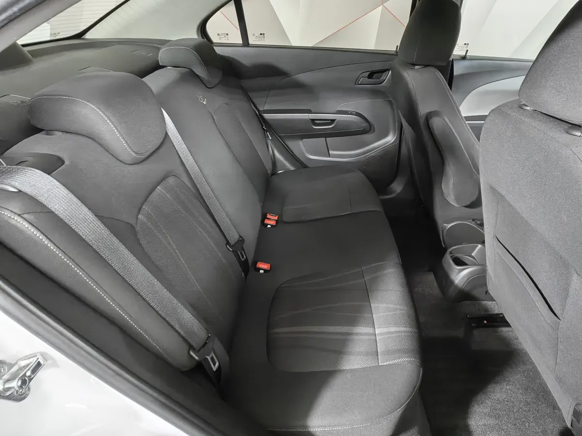 Chevrolet Aveo 1.6 AT (115 л.с.) Белый в АВИЛОН. Слайд №15