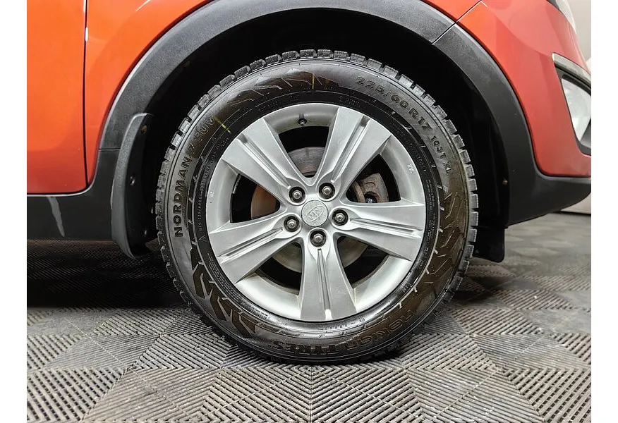 Kia Sportage 2.0 AT 4WD (142 л.с.) Оранжевый в АВИЛОН. Слайд №9