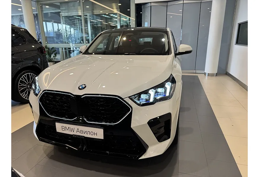 BMW X2 25i xDrive AT (204 л.с.) Белый в АВИЛОН. Слайд №2