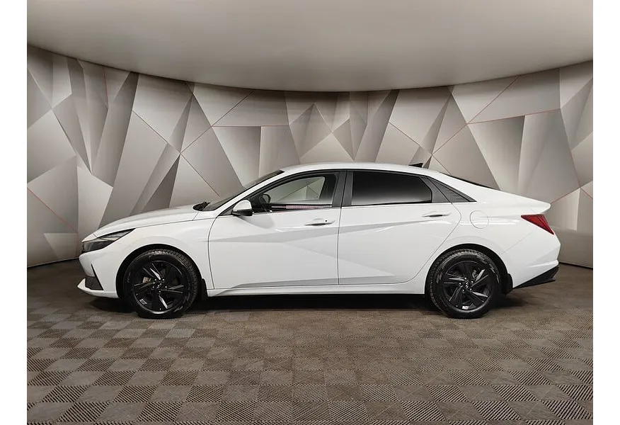 Hyundai Elantra 1.6 - 6AT (128 л.с.) Active Белый в АВИЛОН. Слайд №5