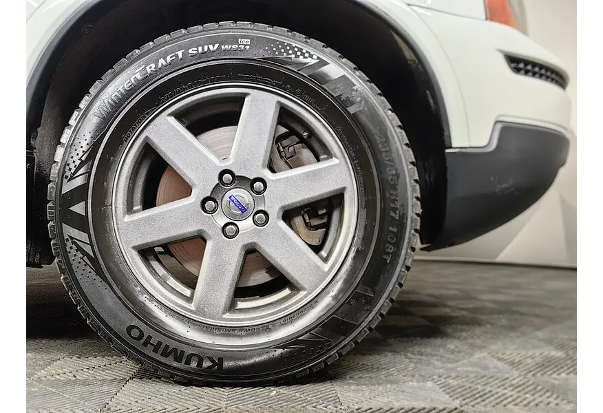 Volvo XC90 2.5 T5 Geartronic AWD (5 мест) (210 л.с.) Белый в АВИЛОН. Слайд №9