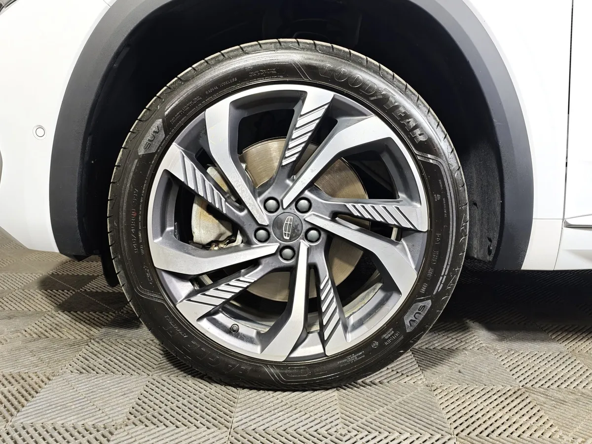 Geely Monjaro 2.0T 8AT 4WD (238 л.с.) Flagship Белый в АВИЛОН. Слайд №9