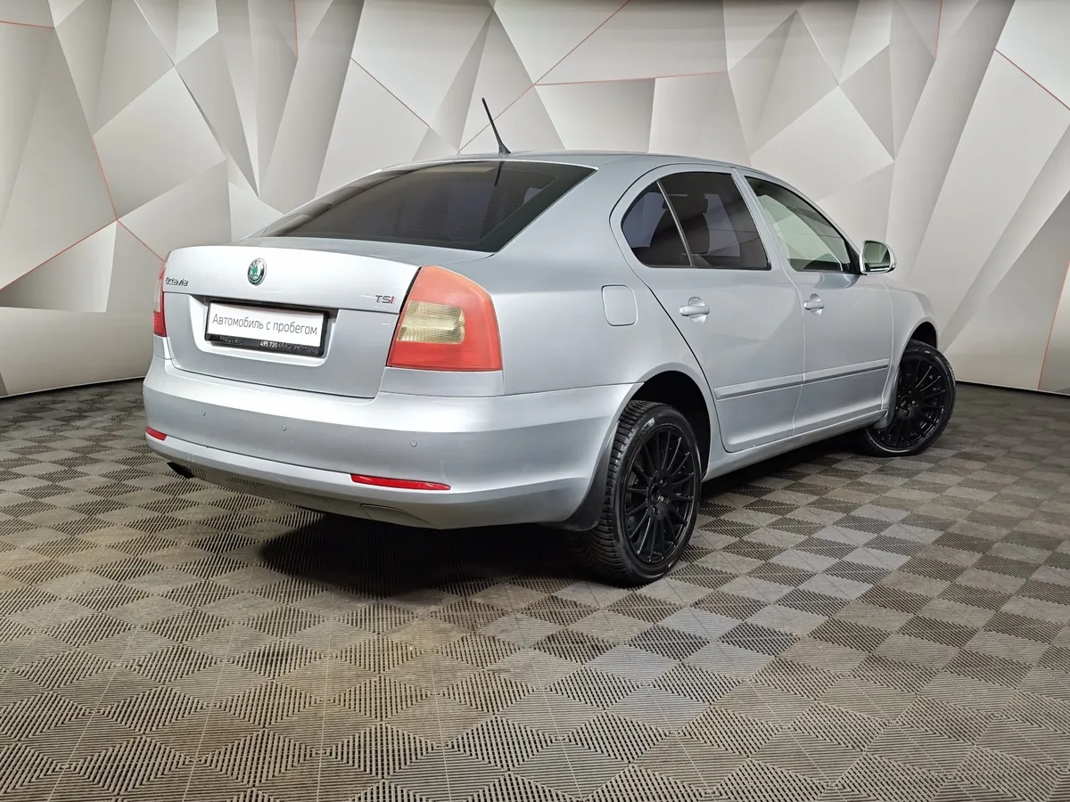 Skoda Octavia 1.8 TSI AT (152 л.с.) Серебристый в АВИЛОН. Слайд №2