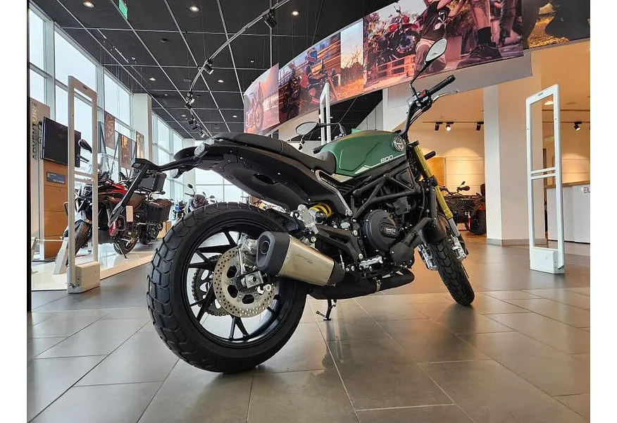 LIVE. Слайд №8