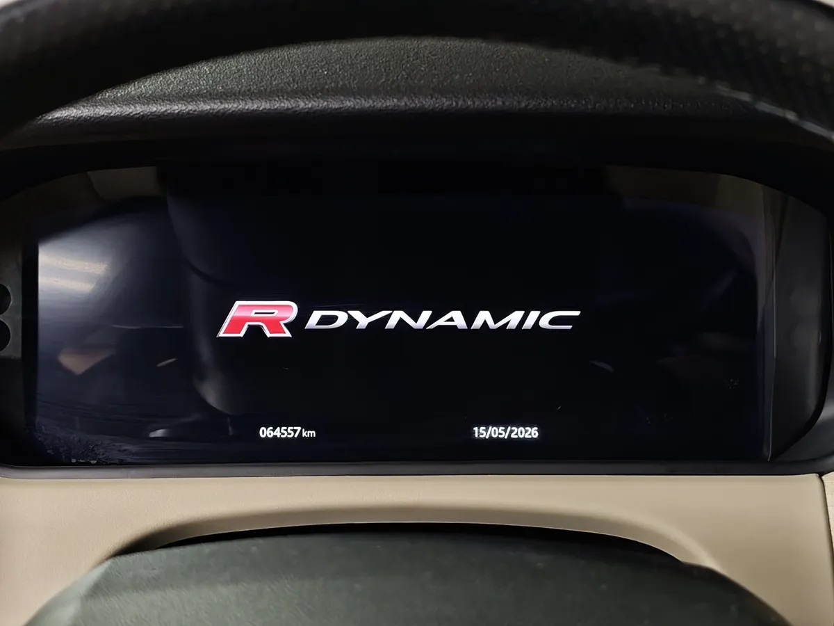 Land Rover Range Rover Velar 2.0 P249 AT (249 л.с.) R-Dynamic Base Красный в АВИЛОН. Слайд №17