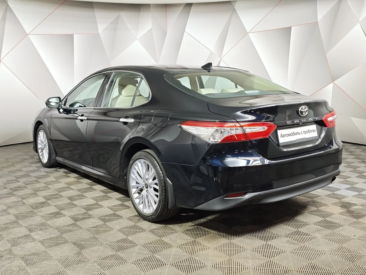 Toyota Camry 2.5 AT (181 л.с.) Черный в АВИЛОН. Слайд №4