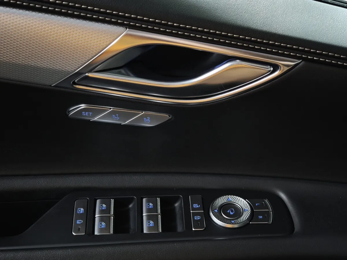 Genesis GV80 2.5 T-GDI 8AT 4WD (249 л.с.) Premium Серый в АВИЛОН. Слайд №20