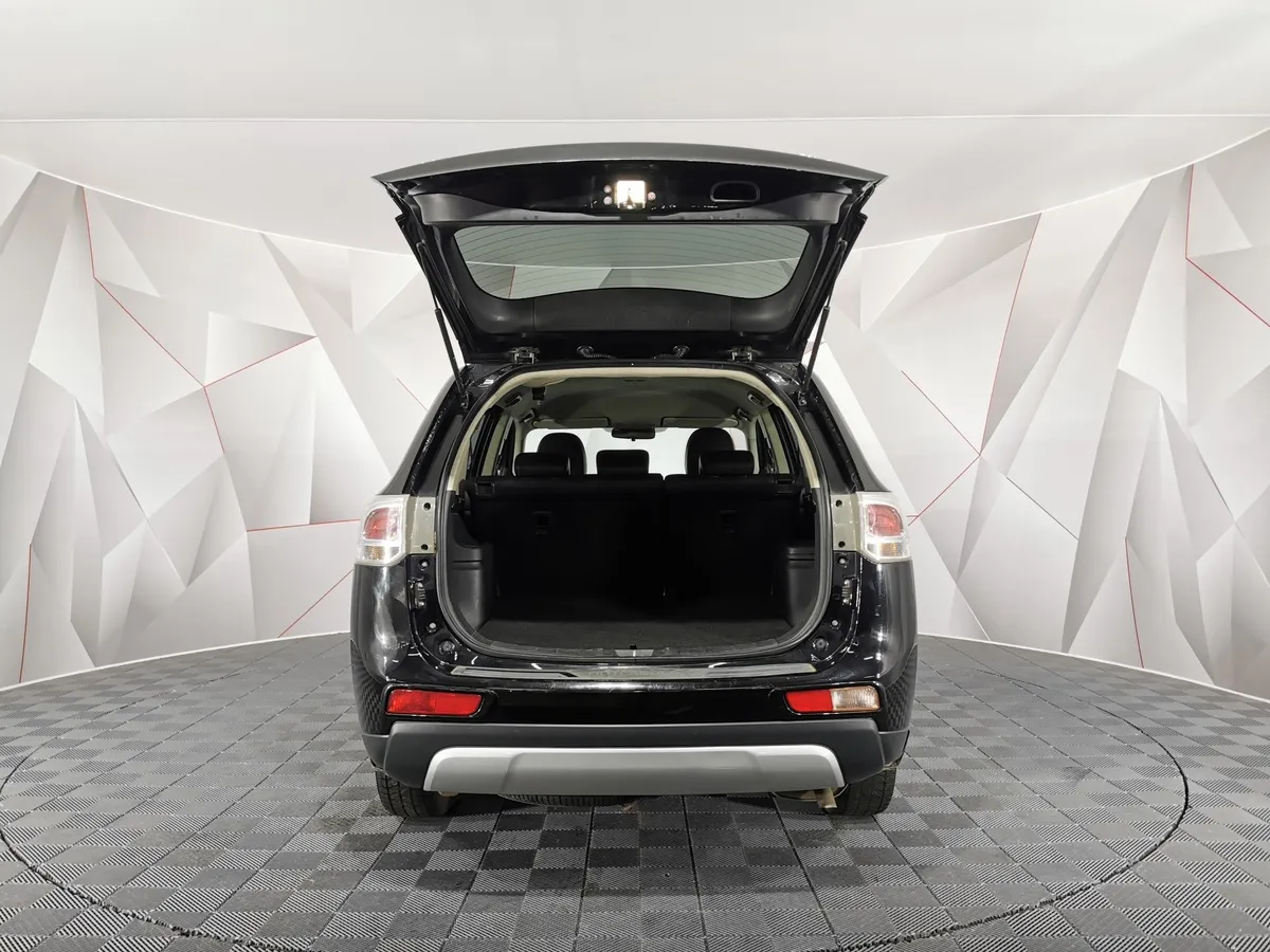 Mitsubishi Outlander 2.0 CVT 4WD (146 л.с.) Черный в АВИЛОН. Слайд №11