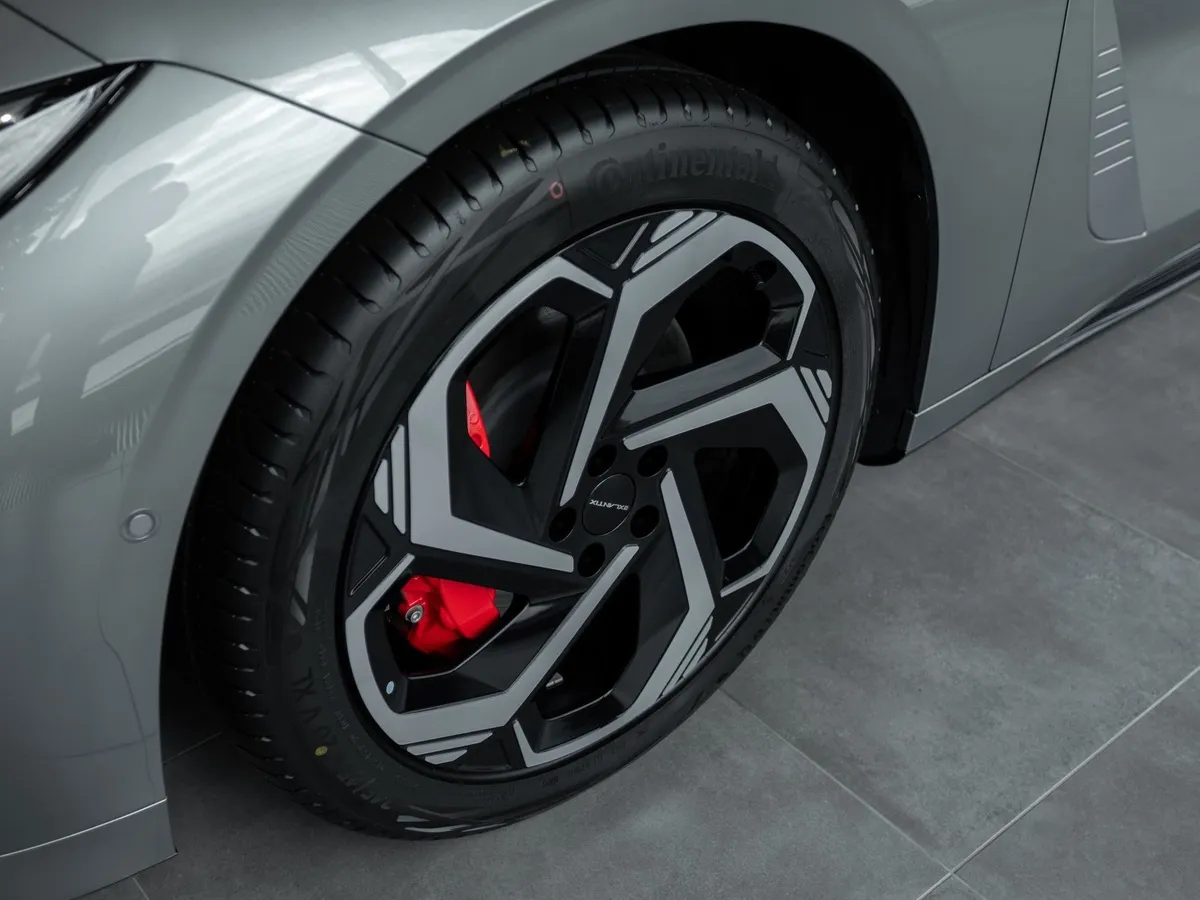 EXEED Exlantix ES 1.5 DHT 4WD (469 л.с.) REEV Sport Серый в АВИЛОН. Слайд №13