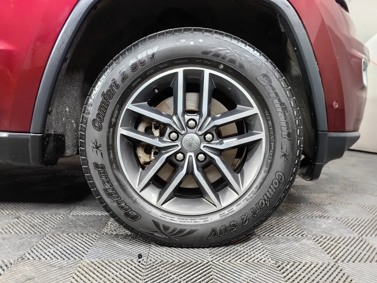 Jeep Grand Cherokee 3.0 AT AWD (238 л.с.) Laredo Красный в АВИЛОН. Слайд №9