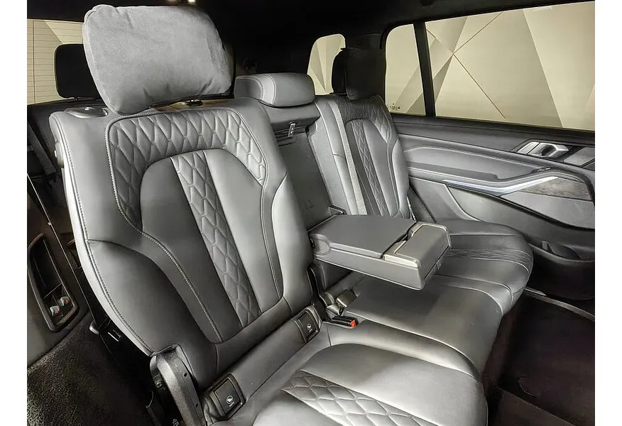 BMW X7 xDrive30d Steptronic (249 л.с.) M Sport Pro Черный в АВИЛОН. Слайд №9