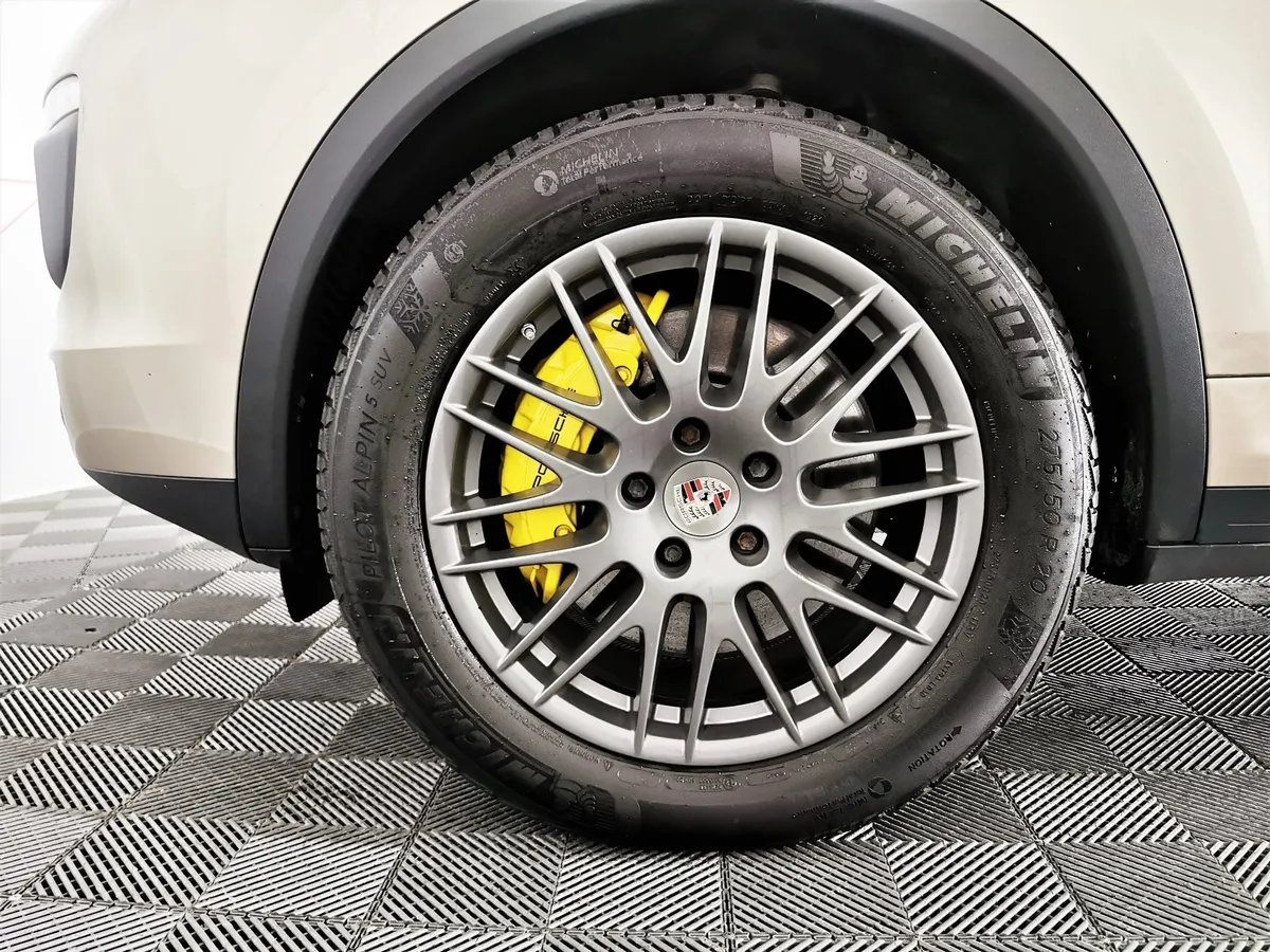 Porsche Cayenne S 3.6 Tiptronic S AWD (420 л.с.) Коричневый в АВИЛОН. Слайд №9