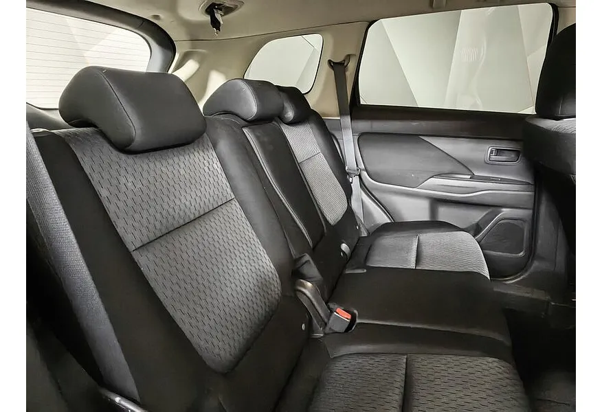 Mitsubishi Outlander 2.0 CVT (146 л.с.) Invite Черный в АВИЛОН. Слайд №16