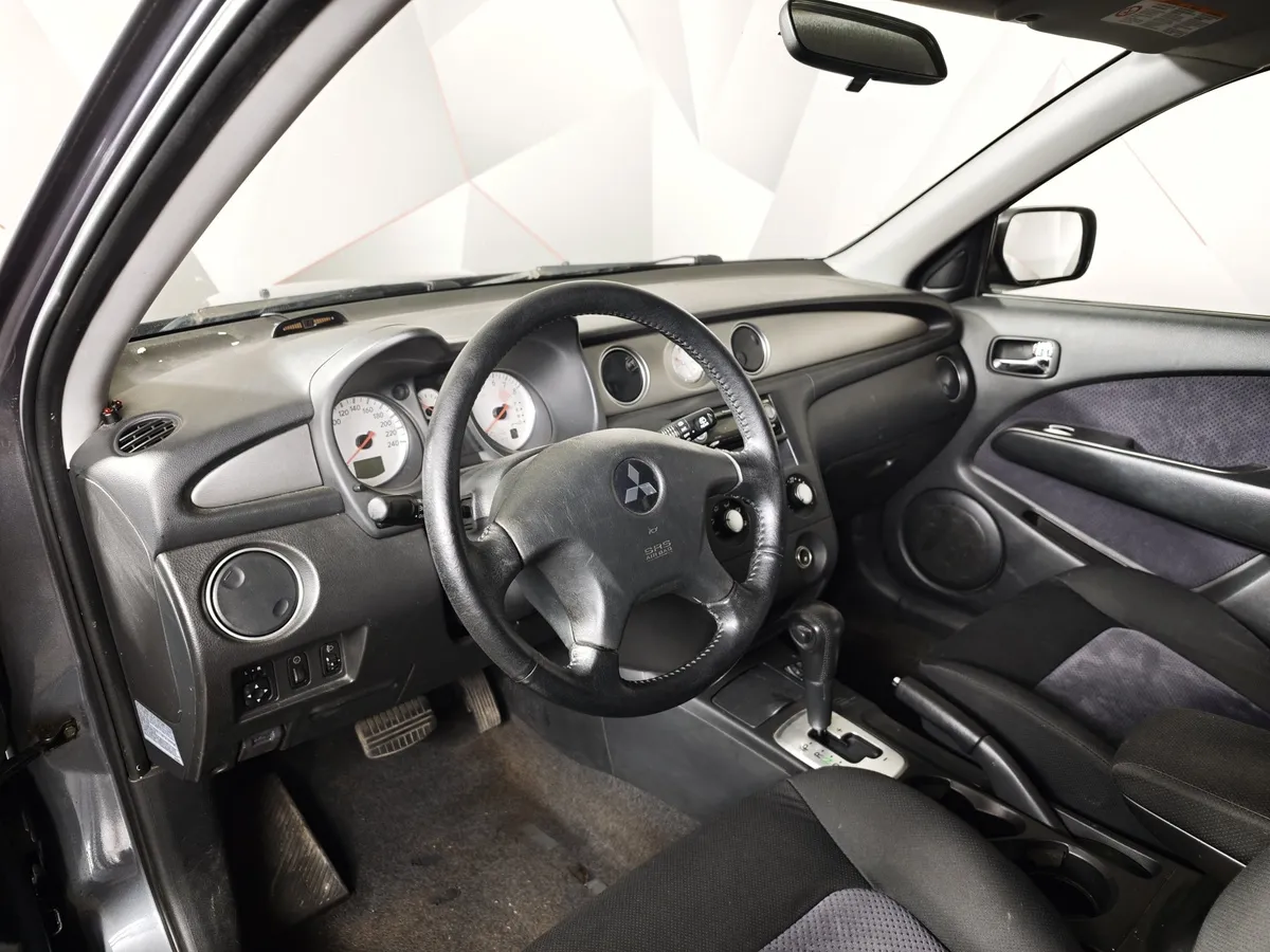 Mitsubishi Outlander 2.4 AT 4WD (160 л.с.) Серый в АВИЛОН. Слайд №16
