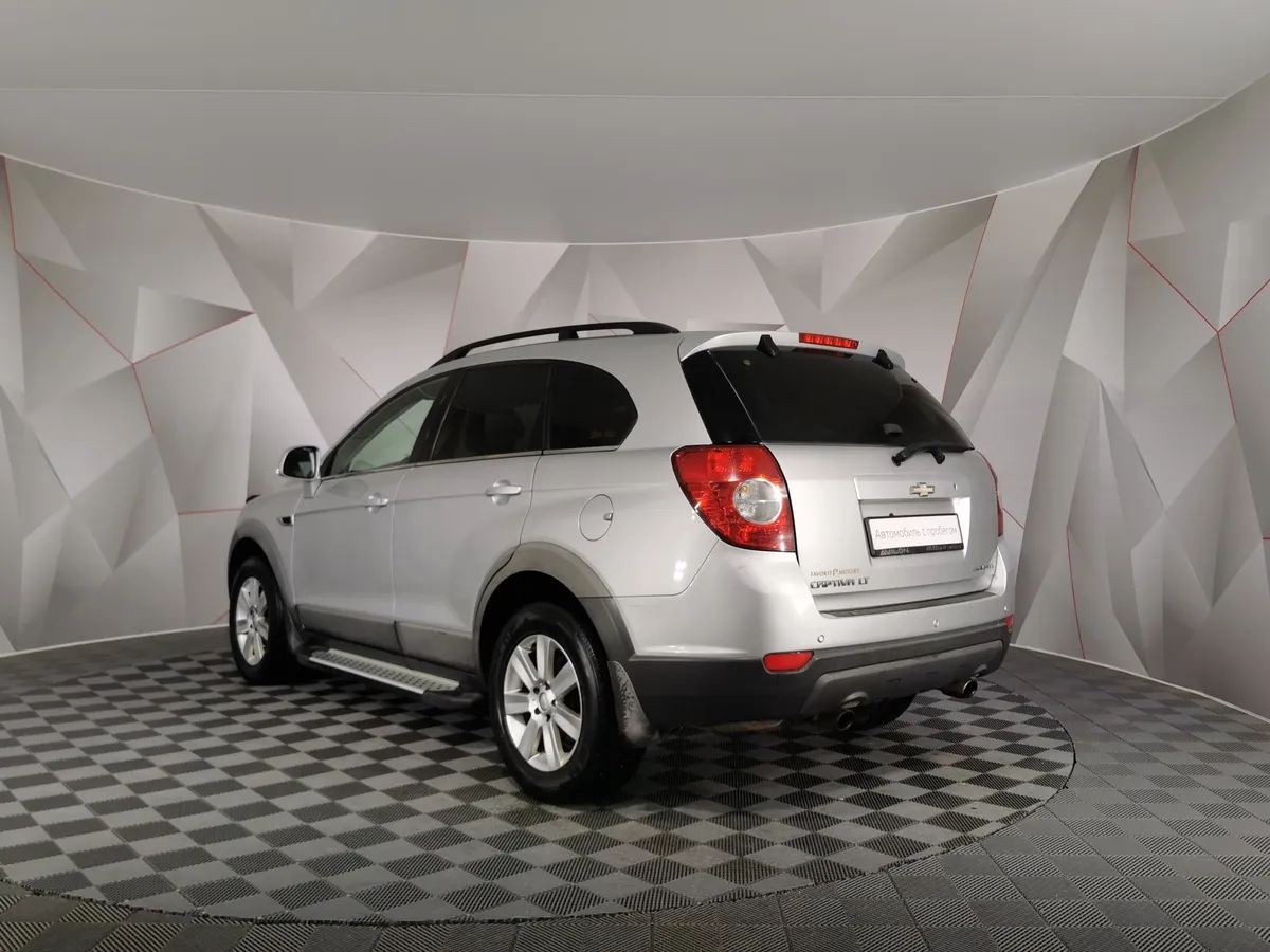 Chevrolet Captiva 2.4 AT (5 мест) (167 л.с.) LT Серебристый в АВИЛОН. Слайд №4
