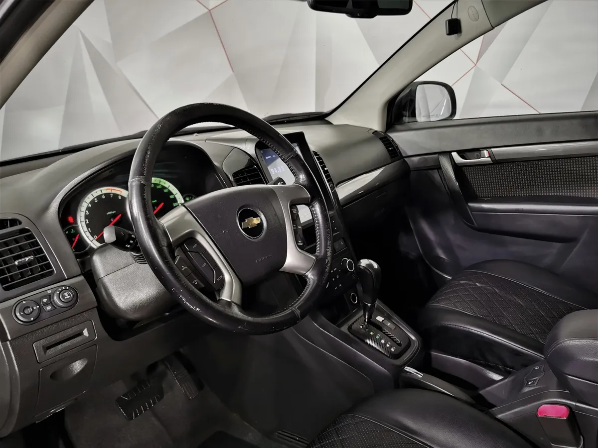 Chevrolet Captiva 3.2 AT 5 мест (230 л.с.) Черный в АВИЛОН. Слайд №19