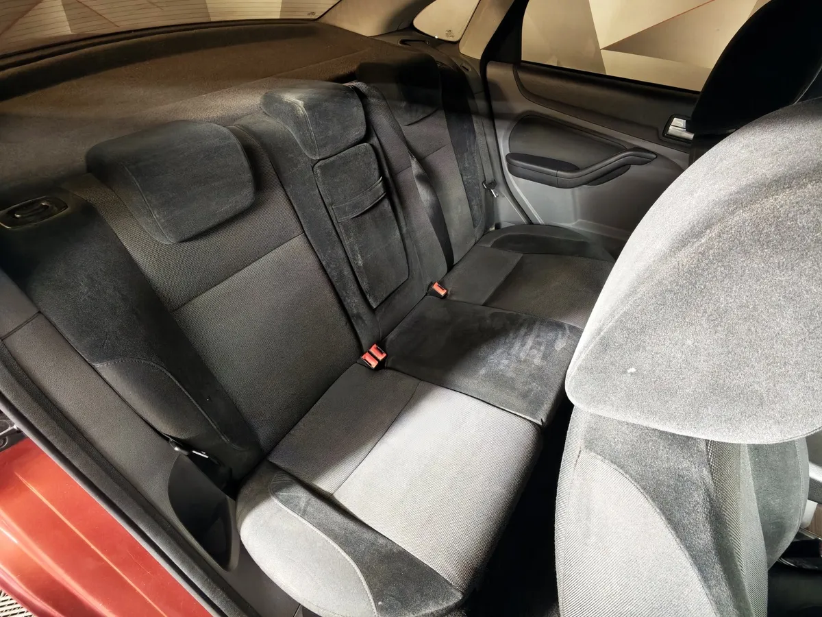 Ford Focus 1.6 MT (116 л.с.) Ghia Оранжевый в АВИЛОН. Слайд №13