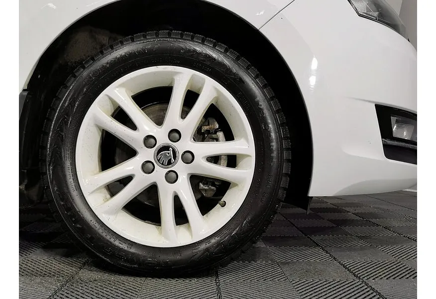 Skoda Rapid 1.6 MT (90 л.с.) Белый в АВИЛОН. Слайд №10