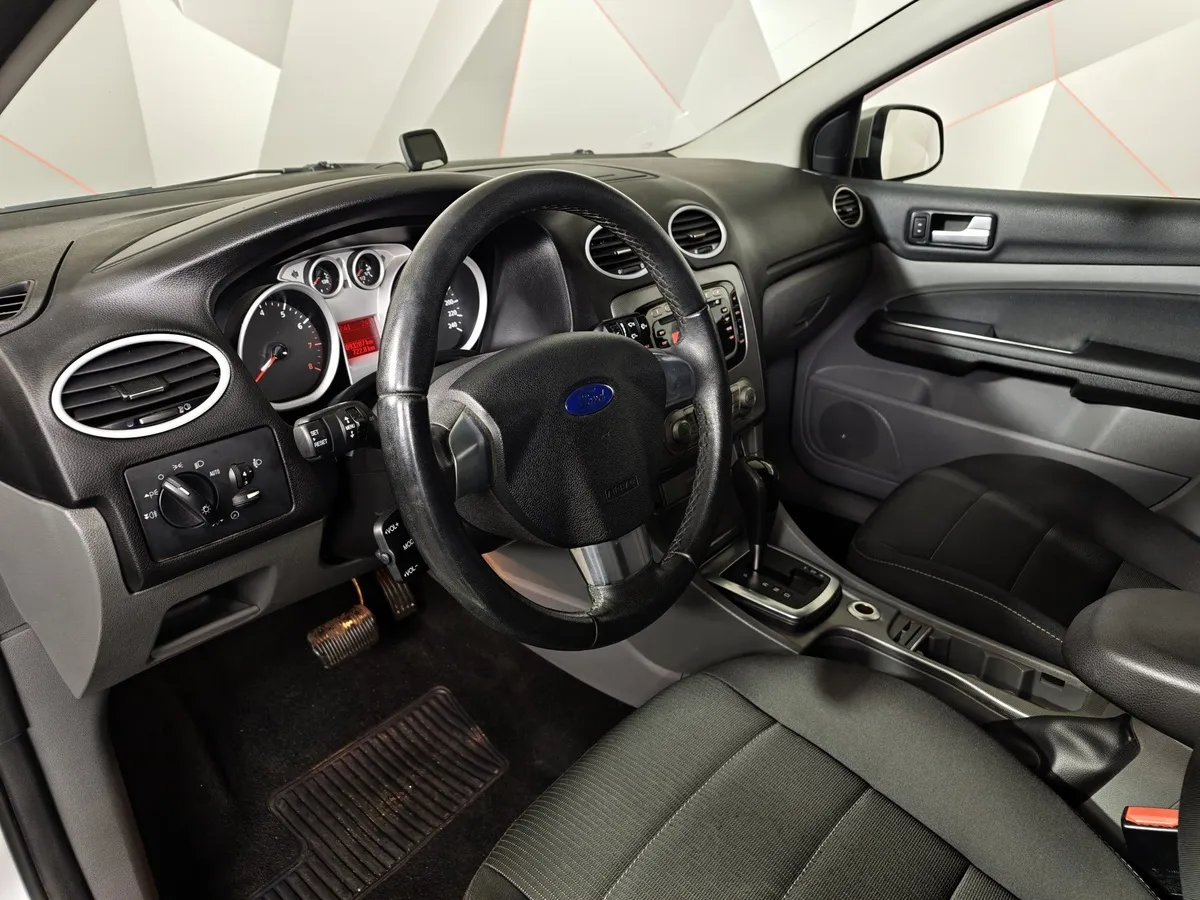 Ford Focus 1.6 AT (101 л.с.) Titanium Серебристый в АВИЛОН. Слайд №19
