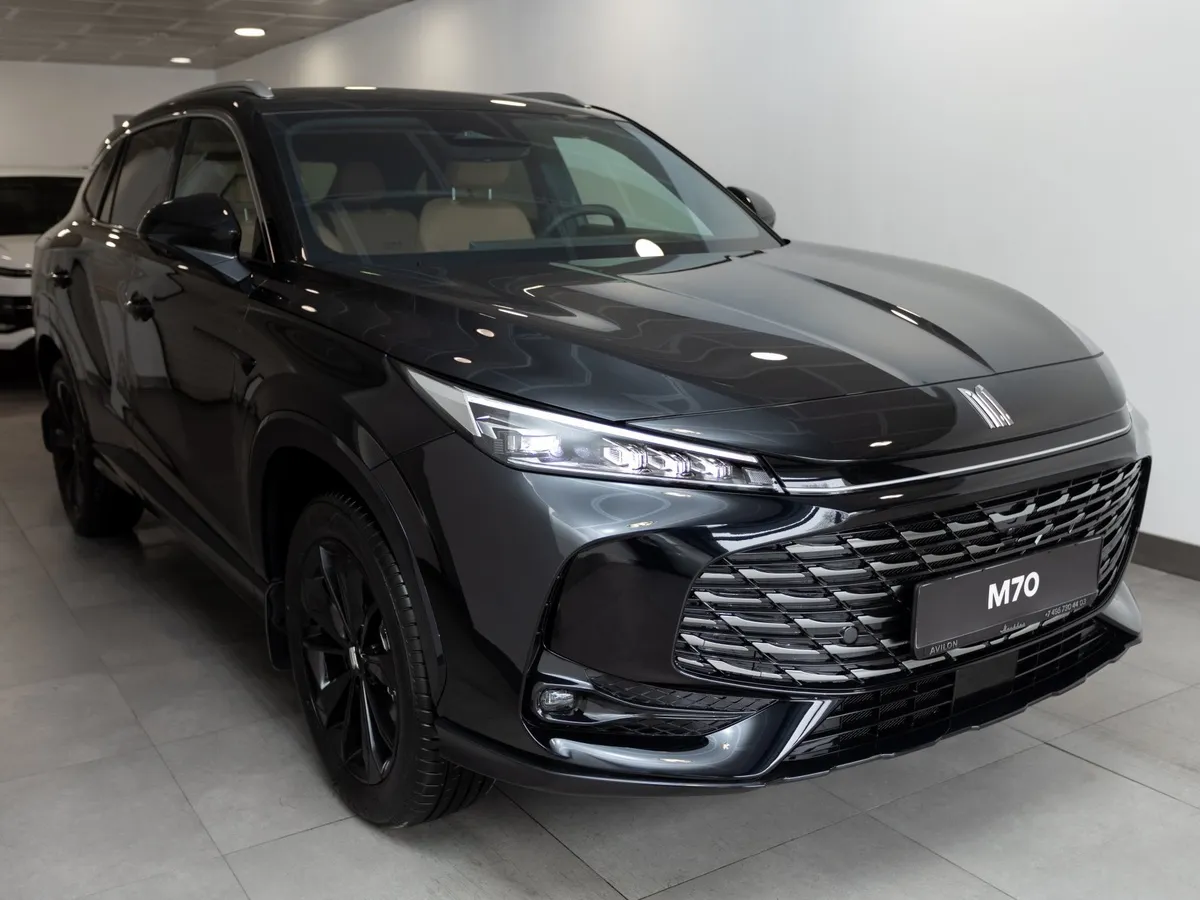 Москвич М70 1.5 DCT FWD (150 л.с.) Драйв Черный в АВИЛОН. Слайд №2