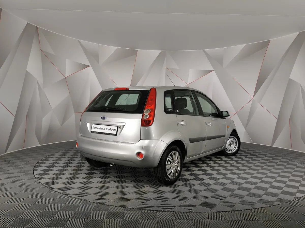 Ford Fiesta 1.6 Flex MT (100 л.с.) Серебристый в АВИЛОН. Слайд №2