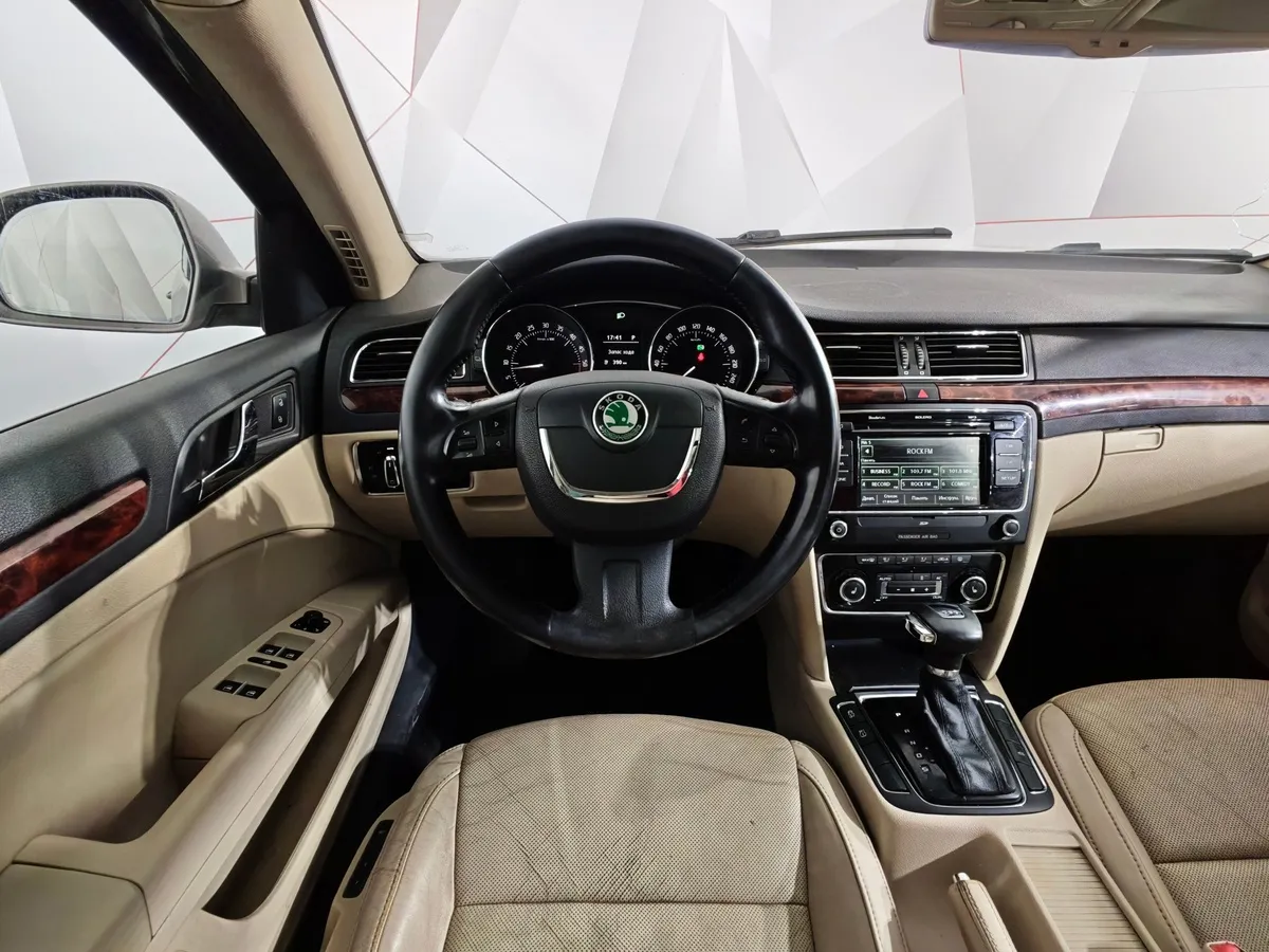 Skoda Superb 2.0 TDI DSG (140 л.с.) Серый в АВИЛОН. Слайд №16