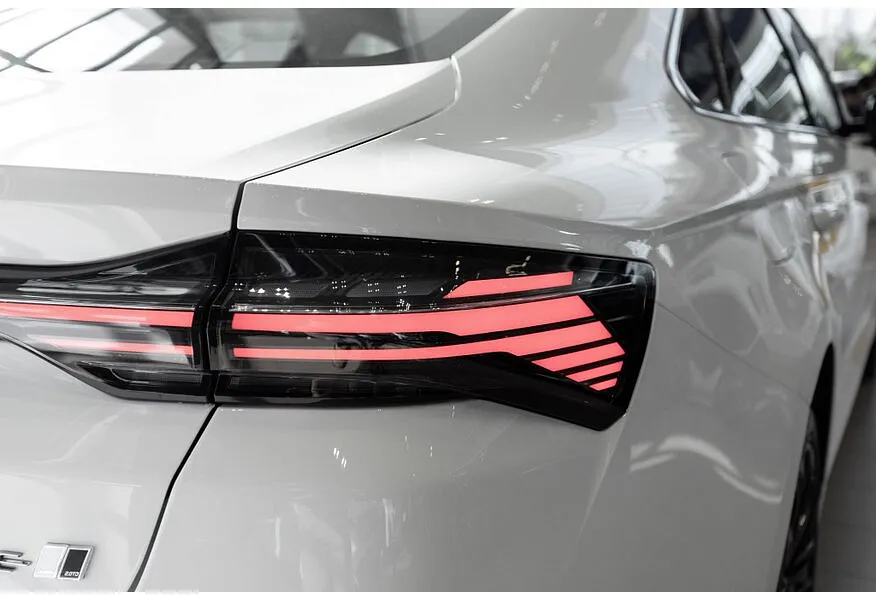 Geely Preface 2.0T 7DCT FWD (150 л.с.) Флагман Белый в АВИЛОН. Слайд №13