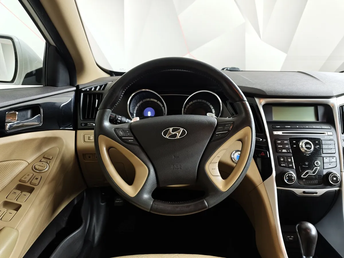 Hyundai Sonata 2.0 MPi AT (150 л.с.) Comfort Белый в АВИЛОН. Слайд №19