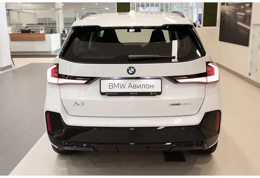 BMW X1 xDrive25 Li (204 л.с.) Белый в АВИЛОН. Слайд №5