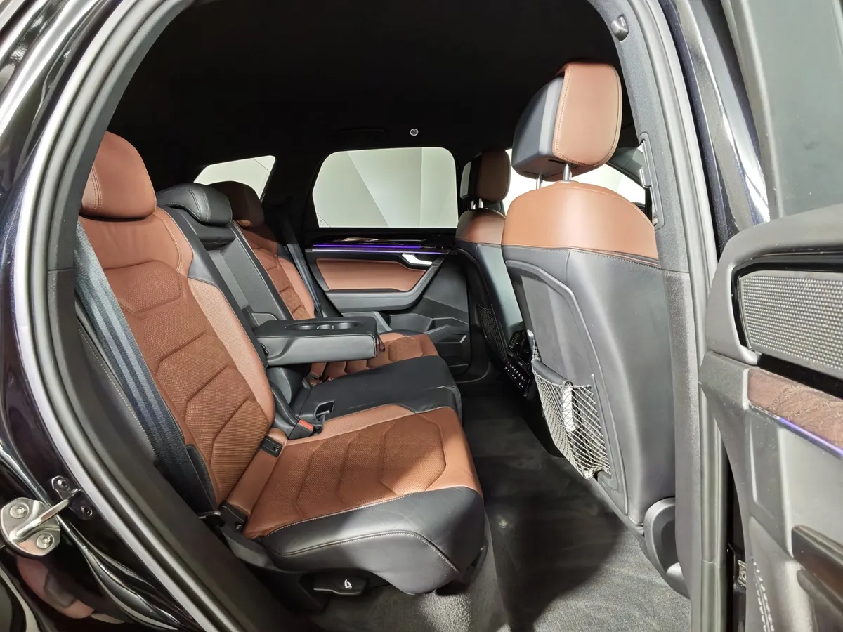 Volkswagen Touareg 2.0 TSI Tiptronic 4Motion (249 л.с.) Exclusive Черный в АВИЛОН. Слайд №16