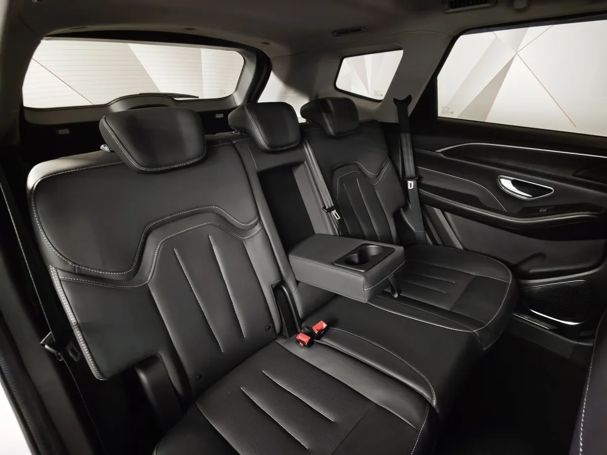 JETOUR X90 Plus 1.6T 7DCT 2WD (190 л.с.) Luxury Белый в АВИЛОН. Слайд №16