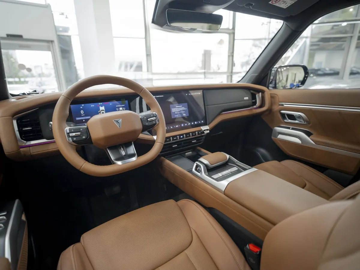Deepal G318 1.5h AT 4WD (439 л.с.) Эверест Черный в АВИЛОН. Слайд №2