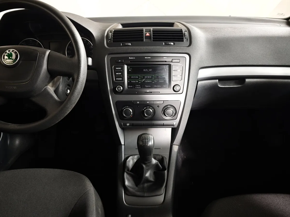 Skoda Octavia 1.6 MPI MT (102 л.с.) Синий в АВИЛОН. Слайд №14