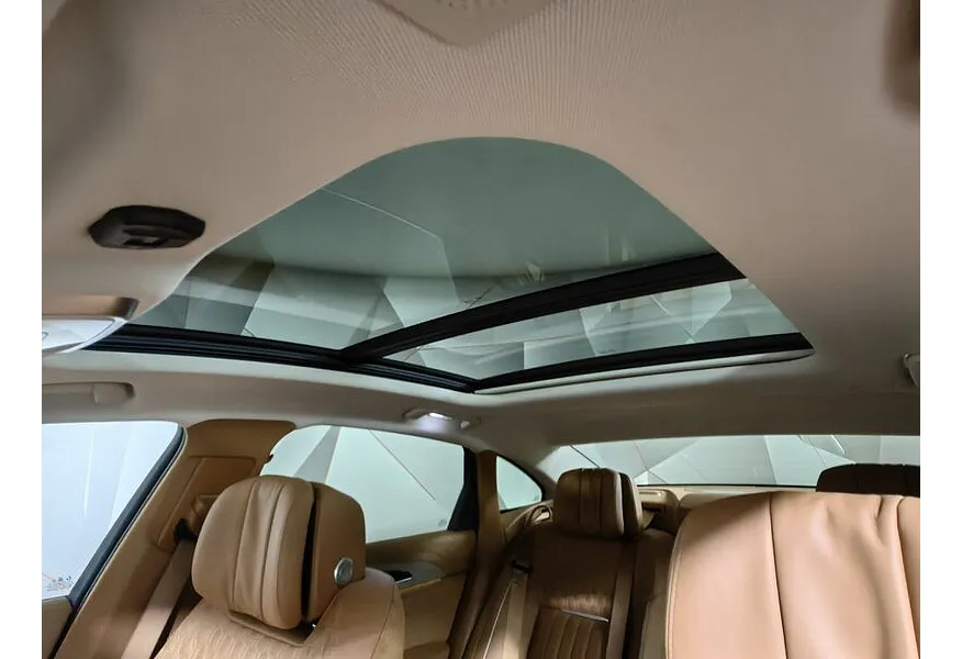 Hongqi H9 2.0T AT (245 л.с.) Deluxe   Коричневый в АВИЛОН. Слайд №21