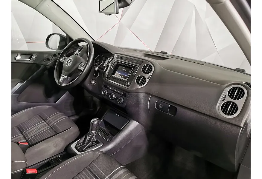 Volkswagen Tiguan 1.4 TSI BlueMotion DSG (150 л.с.) Avenue Серый в АВИЛОН. Слайд №13