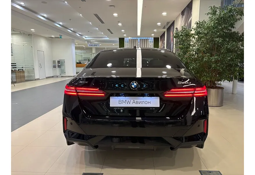 BMW 5 серия 520d xDrive AT (197 л.с.) Черный в АВИЛОН. Слайд №4