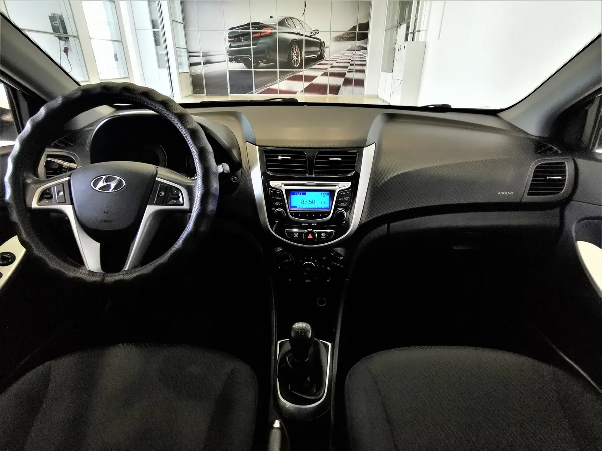 Hyundai Solaris 1.6 MT (123 л.с.) Comfort Белый в АВИЛОН. Слайд №13