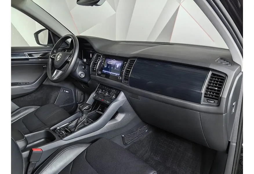 Skoda Kodiaq 2.0 TSI DSG 4X4 (180 л.с.) Черный в АВИЛОН. Слайд №13