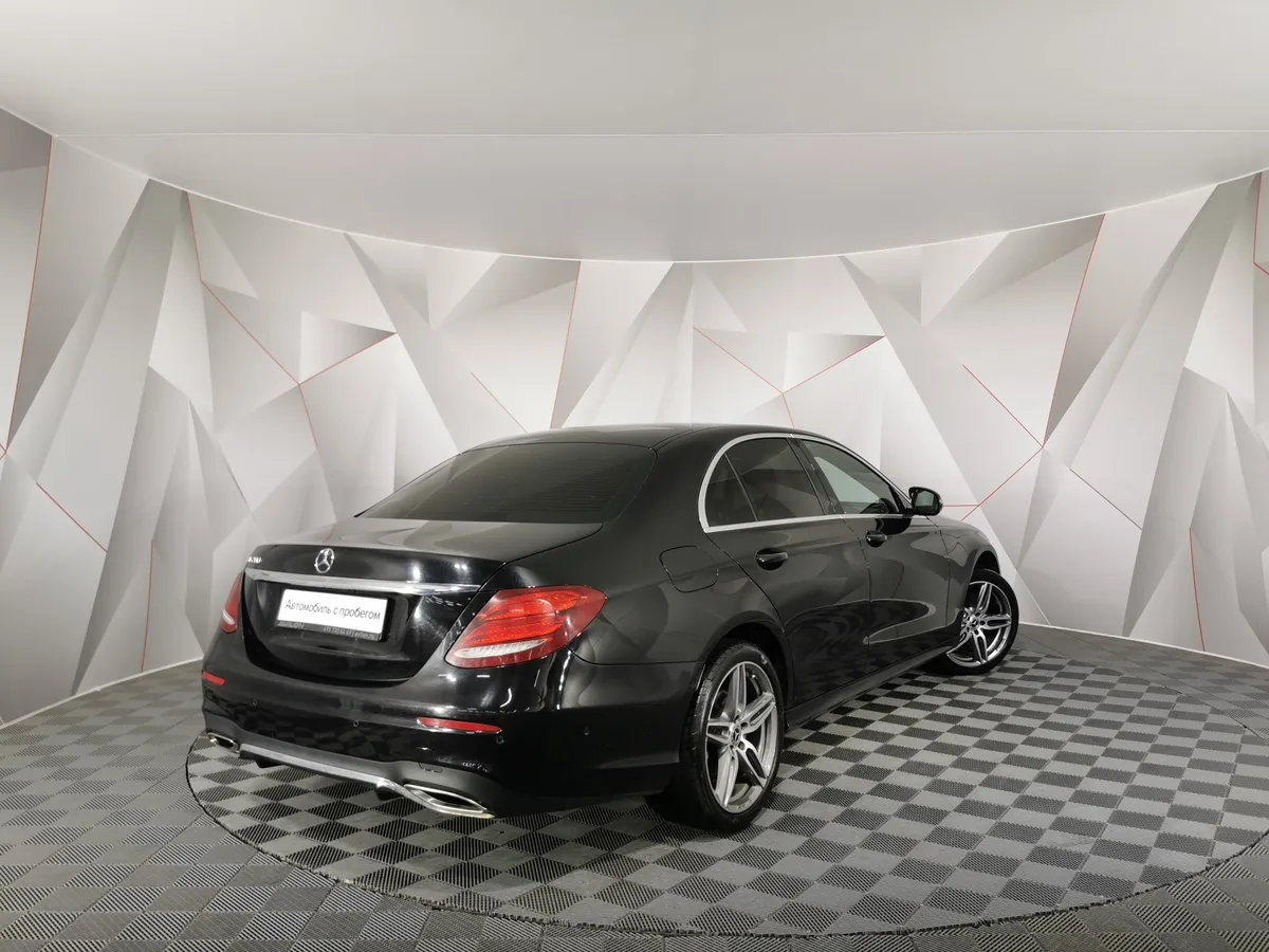 Mercedes-Benz E-Класс E 200 9G-TRONIC (197 л.с.) Черный в АВИЛОН. Слайд №2