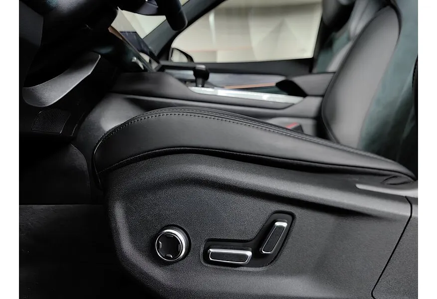 Geely Monjaro 2.0T 8AT 4WD (238 л.с.) Flagship Синий в АВИЛОН. Слайд №24