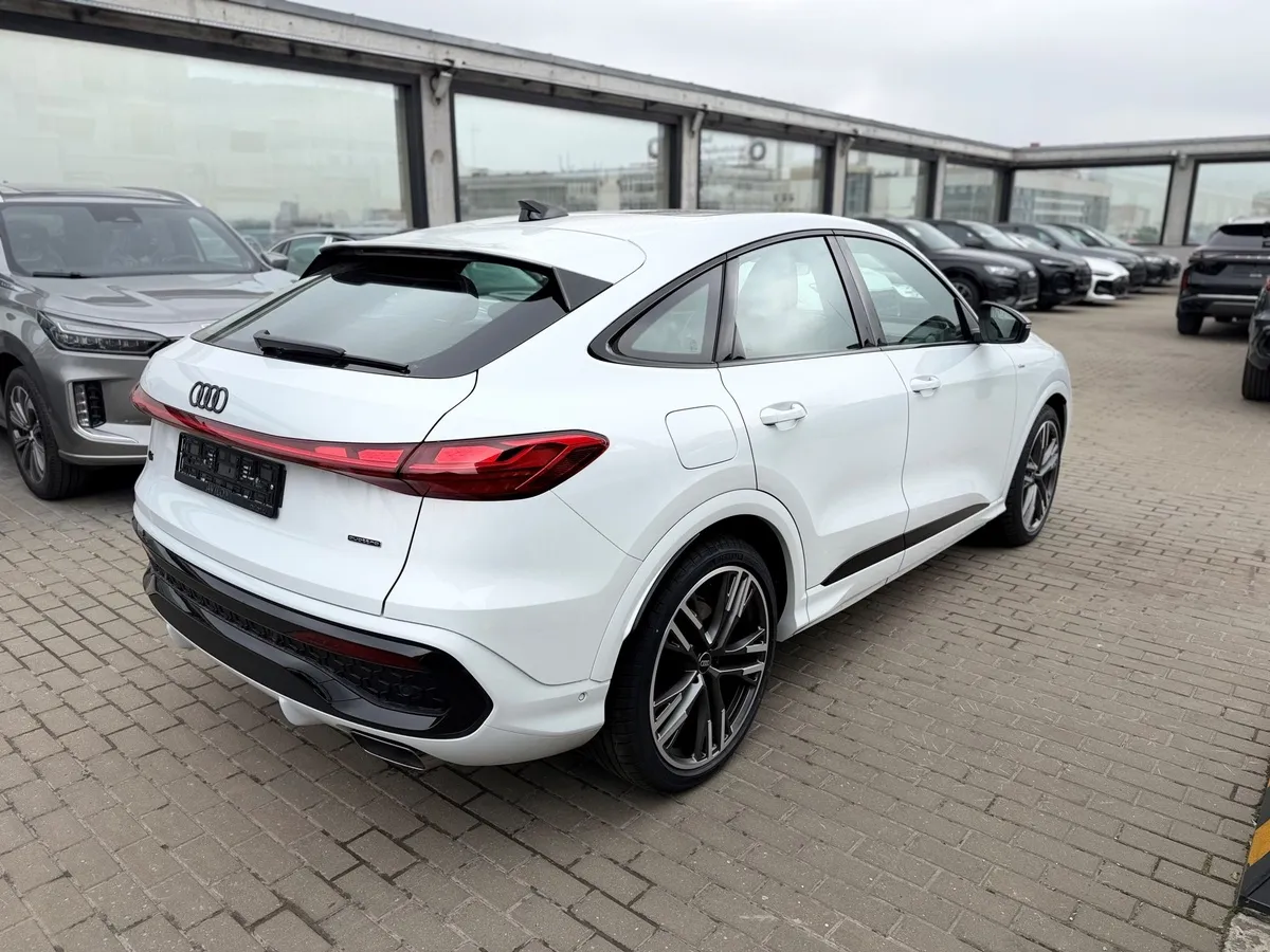 Audi Q5 Sportback 2.0 TFSI S tronic quattro (272 л.с.) Белый в АВИЛОН. Слайд №6