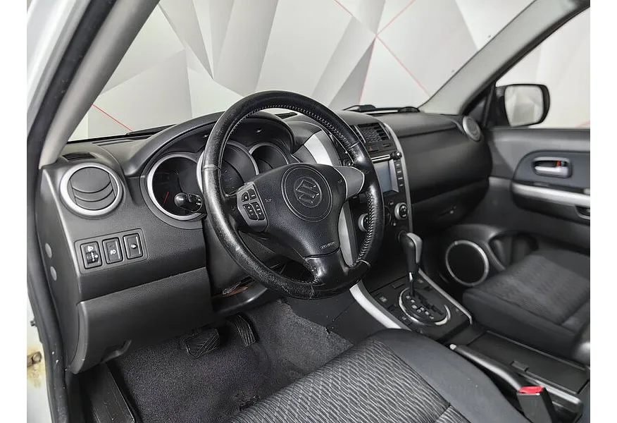 Suzuki Grand Vitara 2.0 AT (140 л.с.) Белый в АВИЛОН. Слайд №14