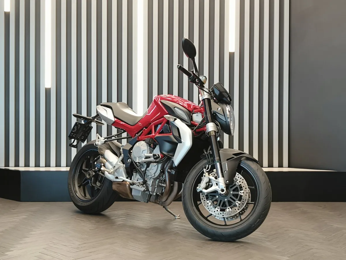 MV Agusta Brutale 798 см³ (110 л.с) (110) 798 Красный в АВИЛОН. Слайд №2