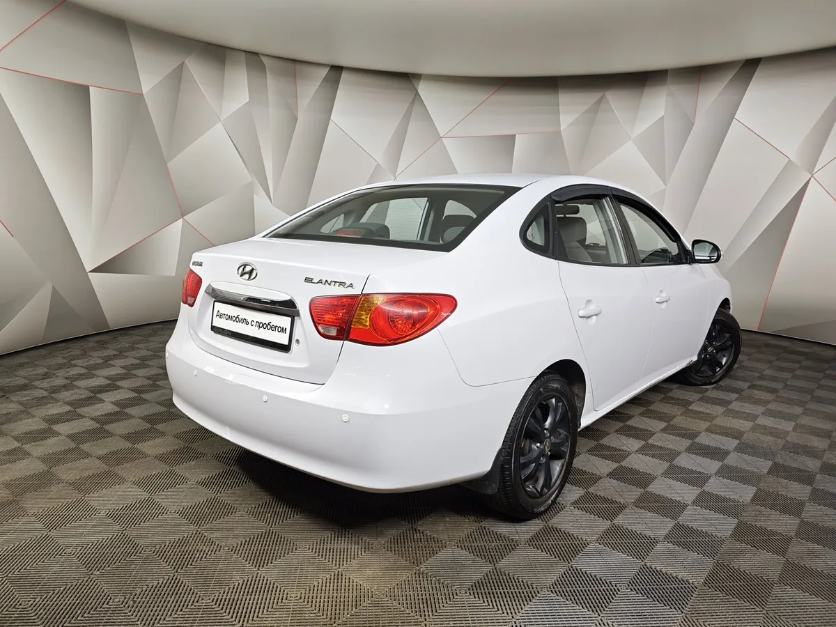 Hyundai Elantra 1.6 AT (122 л.с.) Белый в АВИЛОН. Слайд №2