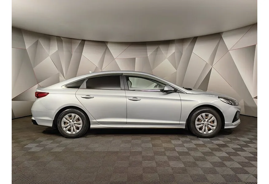 Hyundai Sonata 2.0 MPi AT (150 л.с.) Comfort Серебристый в АВИЛОН. Слайд №4
