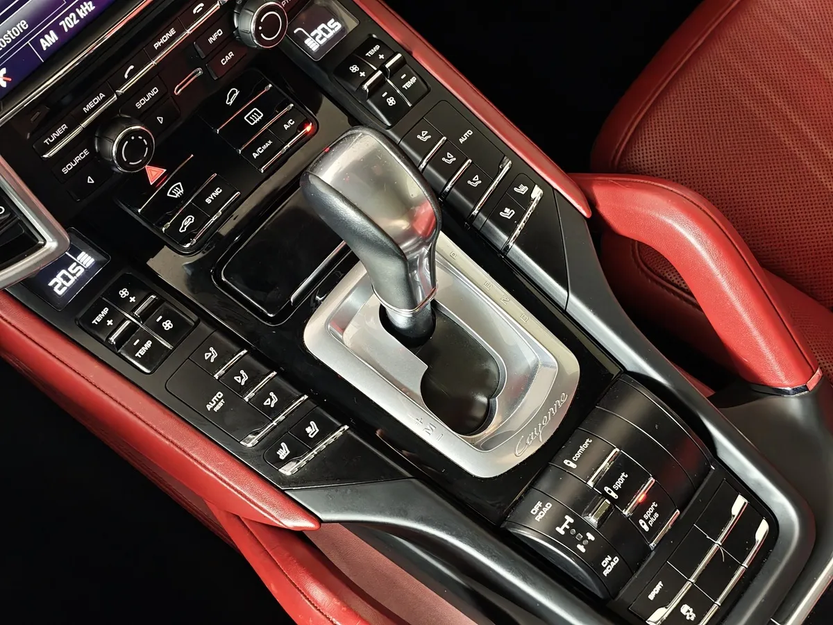 Porsche Cayenne Diesel 3.0 Tiptronic AWD (245 л.с.) Красный в АВИЛОН. Слайд №22