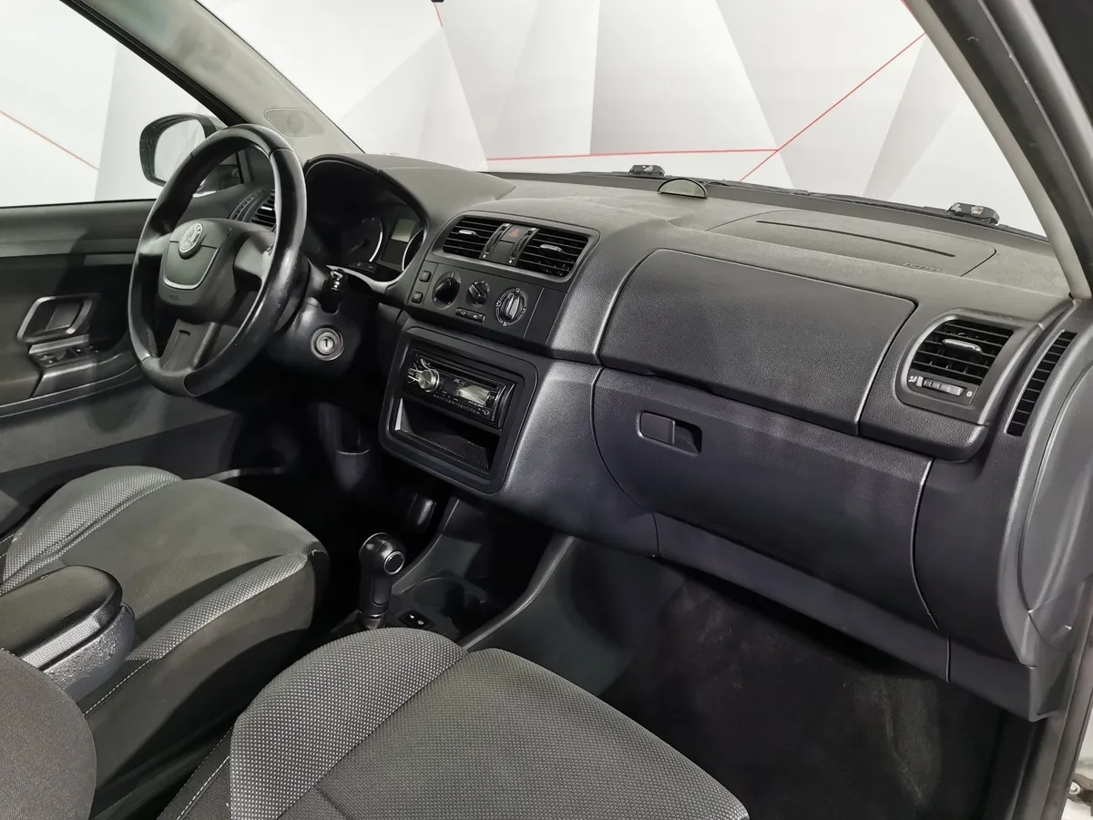 Skoda Fabia 1.6 AT (105 л.с.) Серый в АВИЛОН. Слайд №12