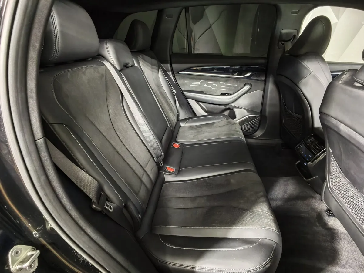 Geely Monjaro 2.0T 8AT 4WD (238 л.с.) Flagship Черный в АВИЛОН. Слайд №15